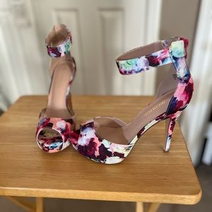 Dream Pairs floral platform heels. Size 10